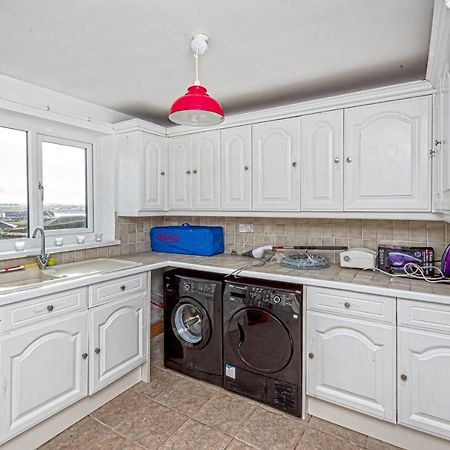 Trearddur Bay - Home With A View And Hot Tub - Sleeps 10 Exteriér fotografie