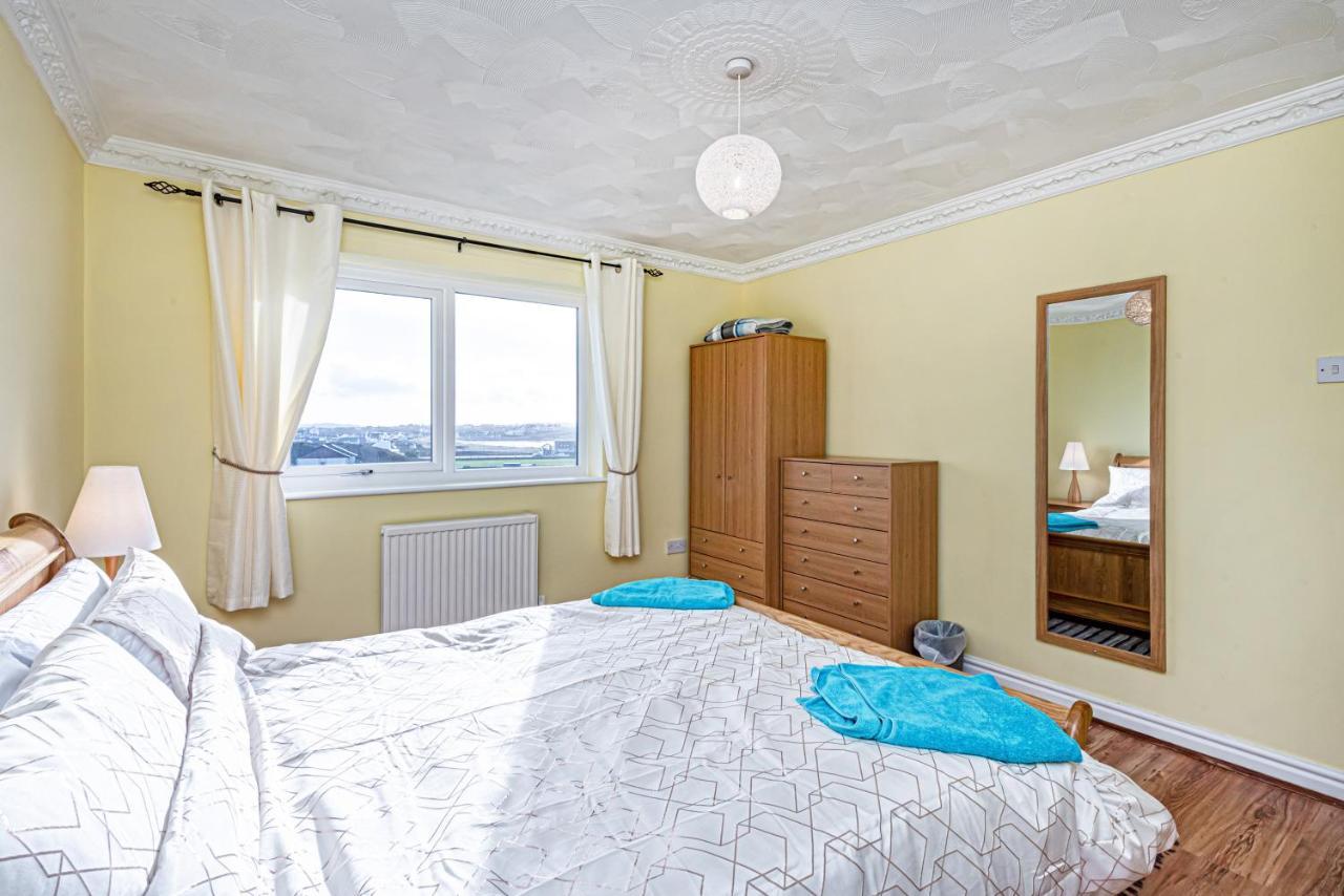 Trearddur Bay - Home With A View And Hot Tub - Sleeps 10 Exteriér fotografie