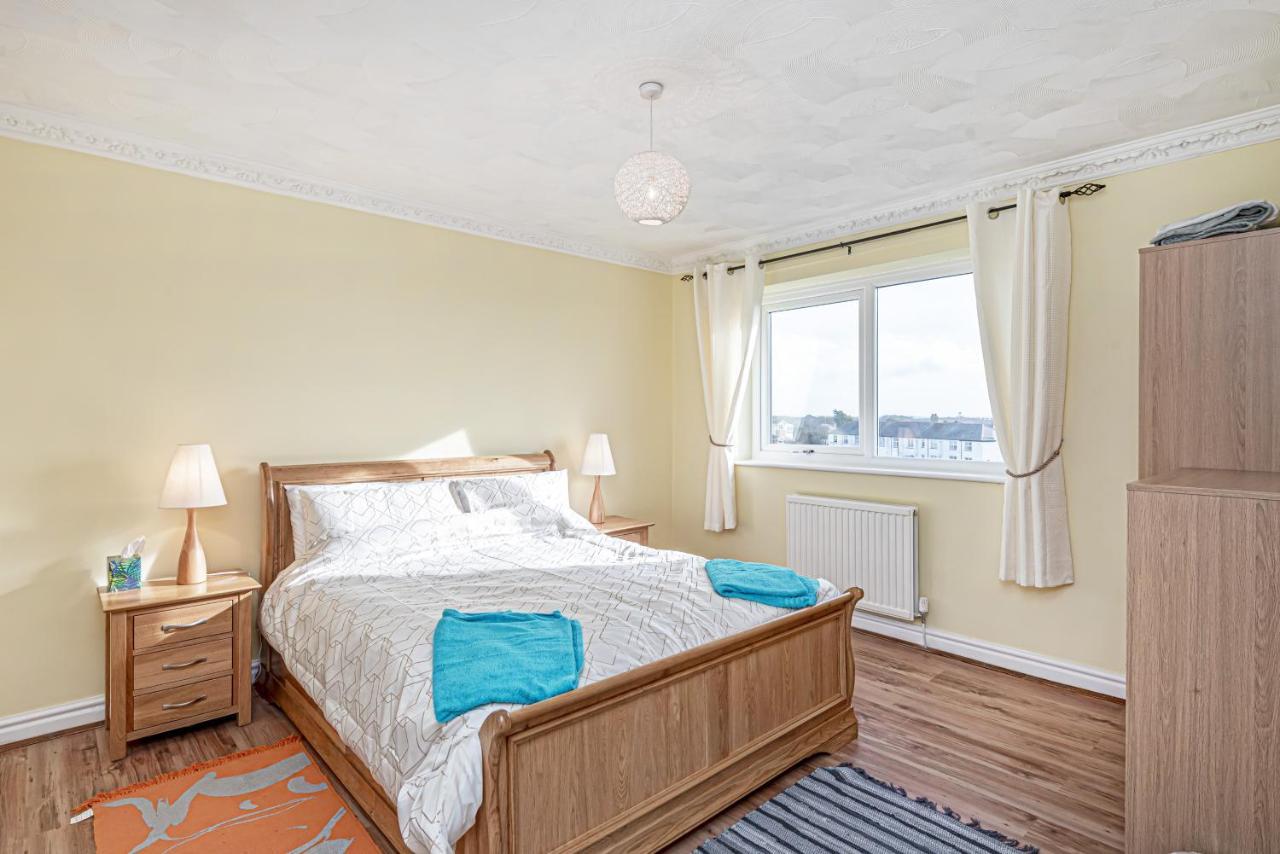 Trearddur Bay - Home With A View And Hot Tub - Sleeps 10 Exteriér fotografie