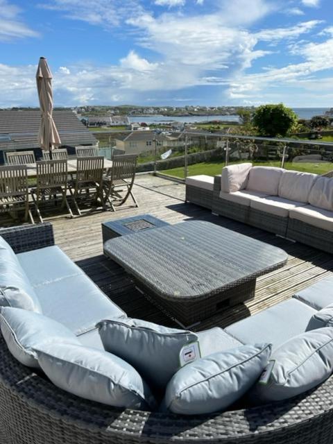 Trearddur Bay - Home With A View And Hot Tub - Sleeps 10 Exteriér fotografie