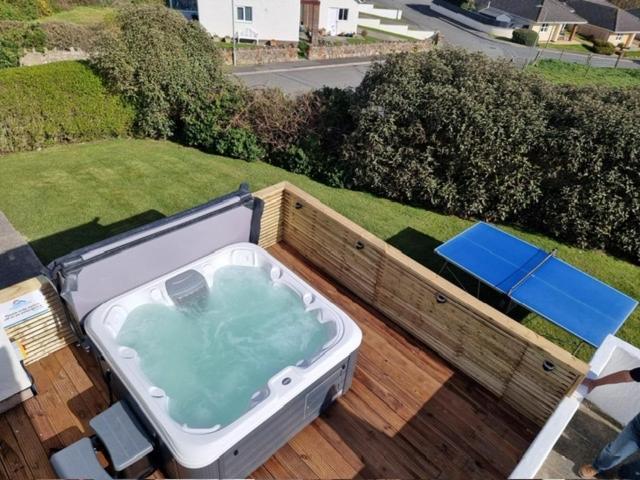 Trearddur Bay - Home With A View And Hot Tub - Sleeps 10 Exteriér fotografie