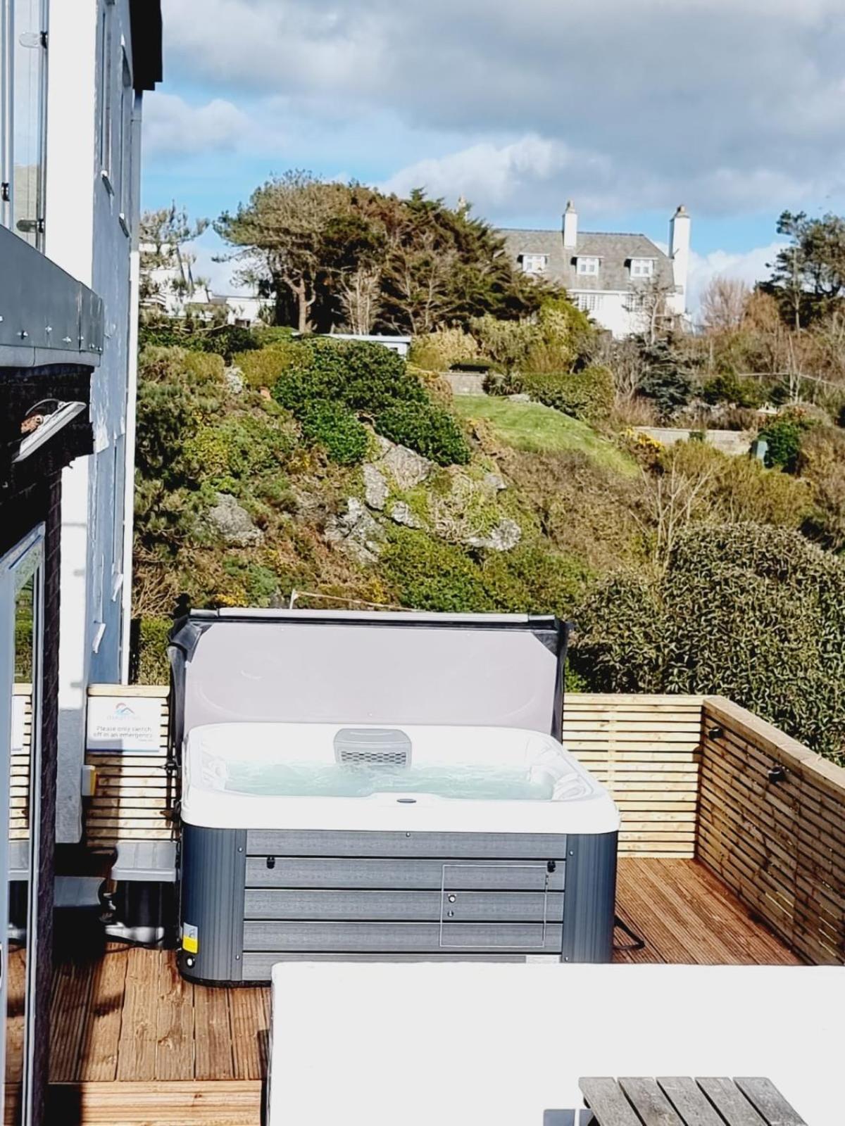 Trearddur Bay - Home With A View And Hot Tub - Sleeps 10 Exteriér fotografie